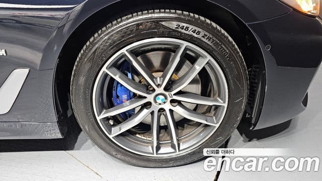 BMW 5 Series 2021 — ფოტო 27/31
