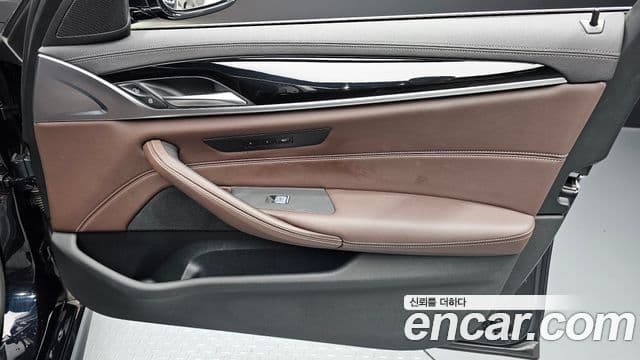 BMW 5 Series 2021 — ფოტო 21/31