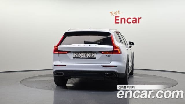 Volvo V60 Cross Country 2020 — фото 4 из 20