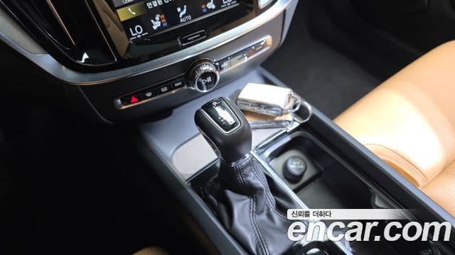 Volvo V60 Cross Country 2020 — ფოტო 9/20