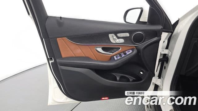 Mercedes-Benz GLC-Class 2023 — Photo 23/33