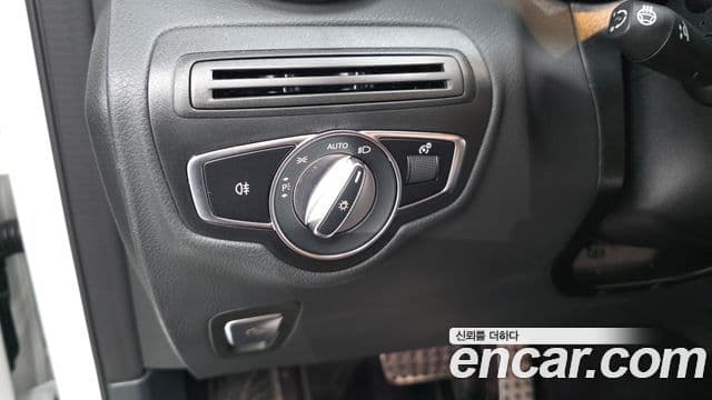 Mercedes-Benz GLC-Class 2023 — Photo 3/33