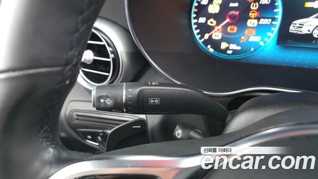 Mercedes-Benz GLC-Class 2023 — Photo 15/33