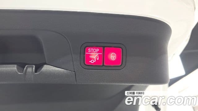 Mercedes-Benz GLC-Class 2023 — Photo 9/33