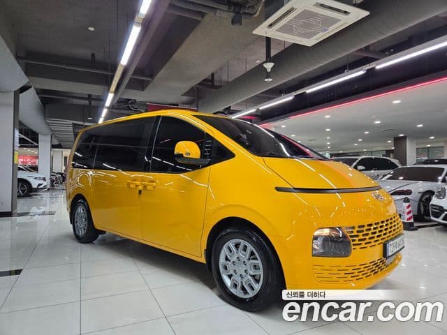 Hyundai Staria 2022 — Фото 1/12