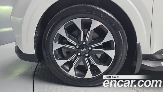 Kia Carnival 2021 — фото 5 из 20