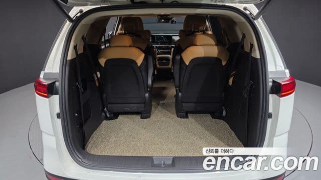 Kia Carnival 2021 — фото 20 из 20