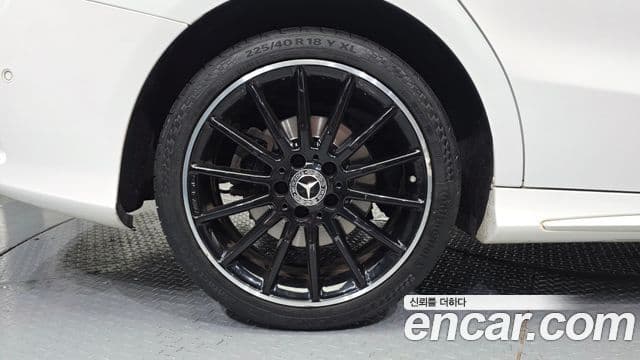 Mercedes-Benz CLA-Class 2018 — Şəkil 5/20