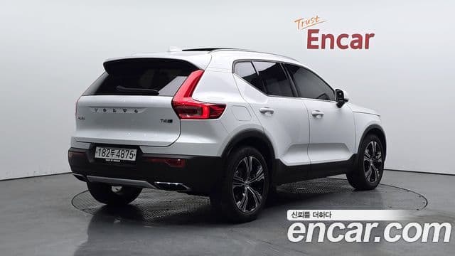 Volvo XC40 2020 — ფოტო 2/20
