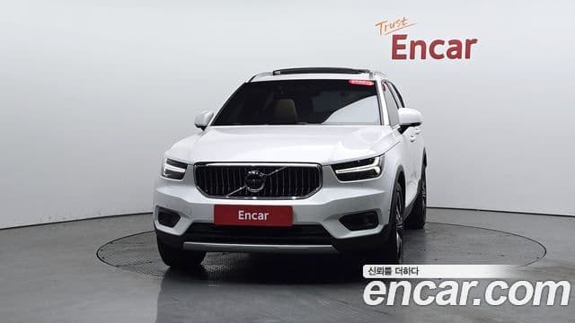 Volvo XC40 2020 — ფოტო 3/20