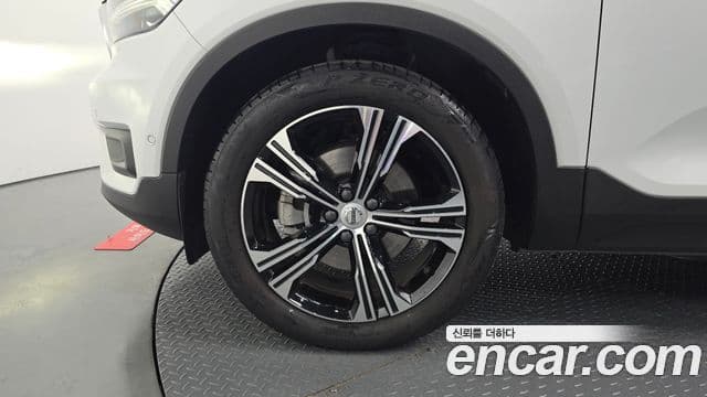 Volvo XC40 2020 — ფოტო 5/20