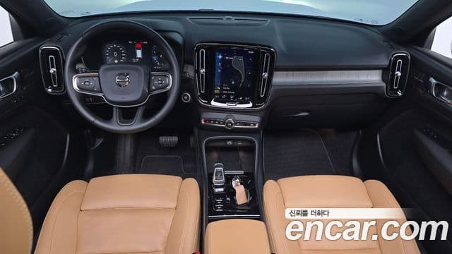 Volvo XC40 2020 — фото 10 из 20