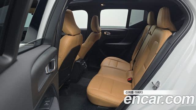 Volvo XC40 2020 — ფოტო 12/20
