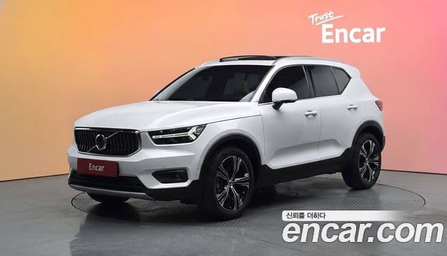 Volvo XC40 2020 — ფოტო 1/20