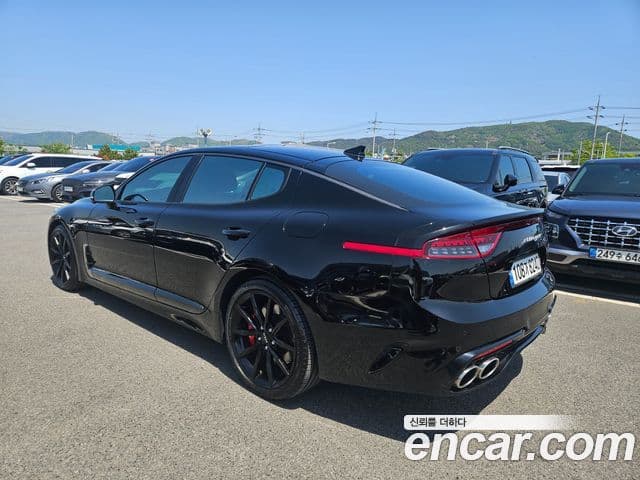 Kia Stinger 2022 — Фото 1/20