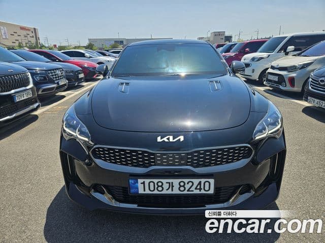 Kia Stinger 2022 — Фото 2/20
