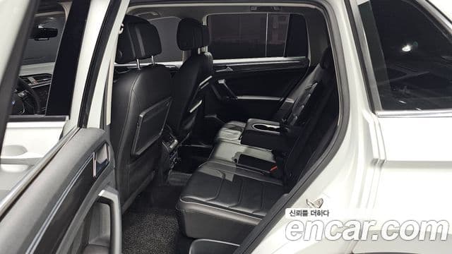 Volkswagen Tiguan 2018 — Şəkil 11/20