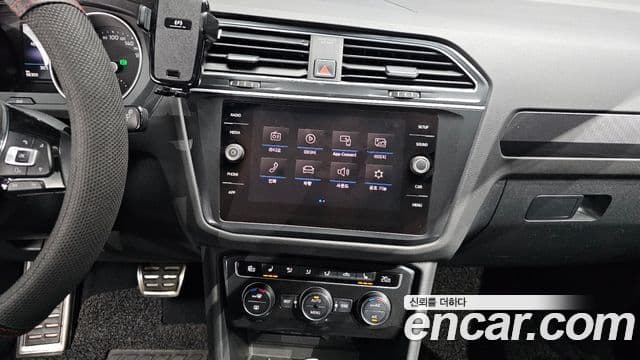 Volkswagen Tiguan 2018 — Şəkil 14/20