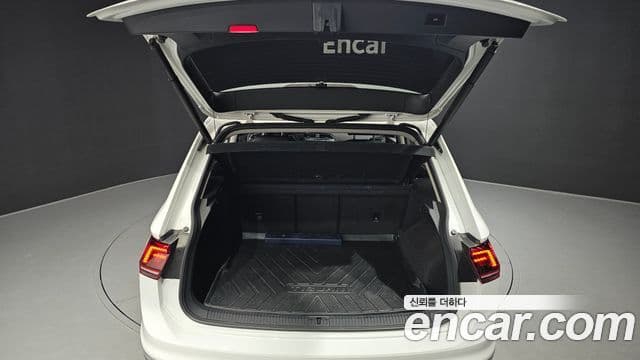 Volkswagen Tiguan 2018 — Şəkil 20/20