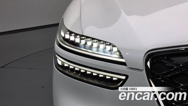 Genesis GV70 2024 — Photo 27/35