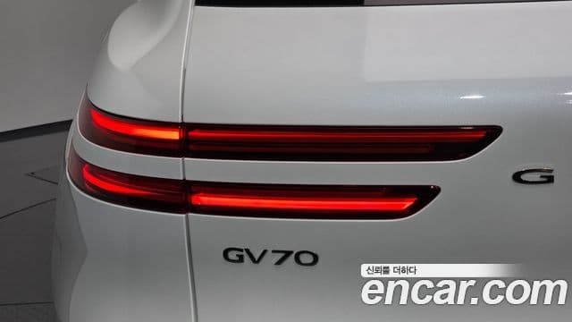 Genesis GV70 2024 — Photo 30/35