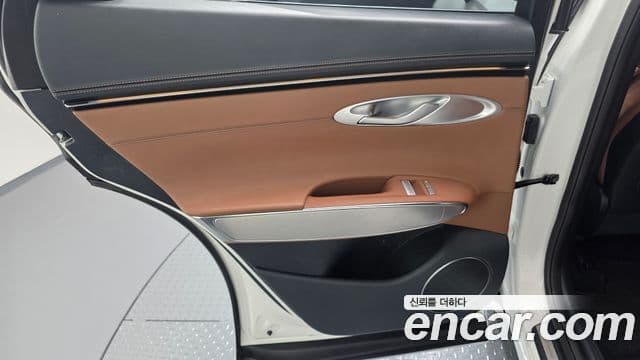 Genesis GV70 2024 — Photo 24/35