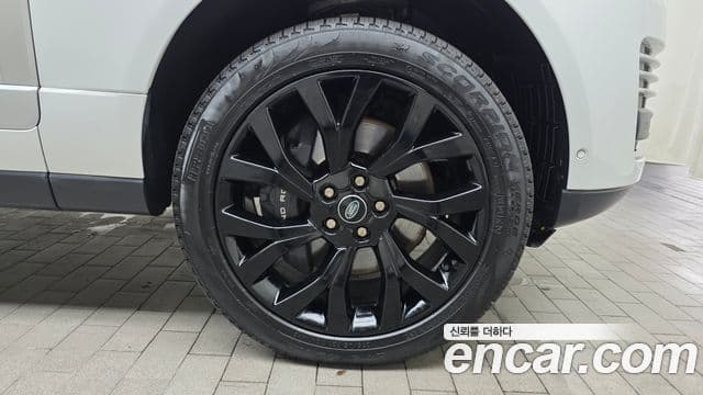 Land Rover Range Rover 2021 — Photo 20/32