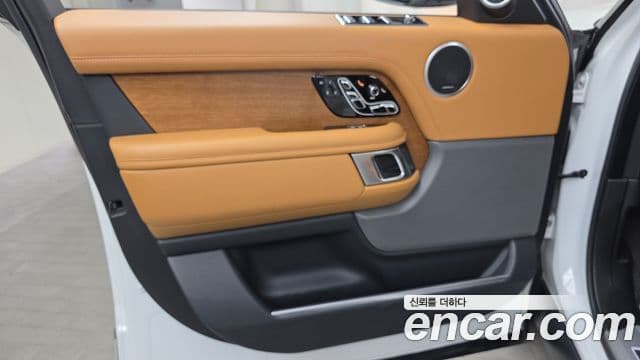 Land Rover Range Rover 2021 — Photo 28/32
