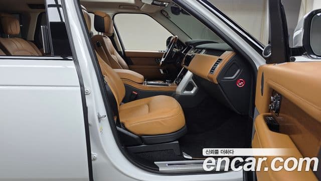 Land Rover Range Rover 2021 — Photo 8/32