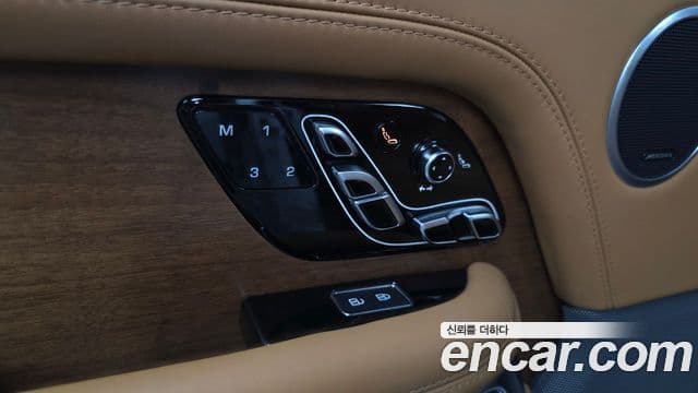Land Rover Range Rover 2021 — Photo 24/32