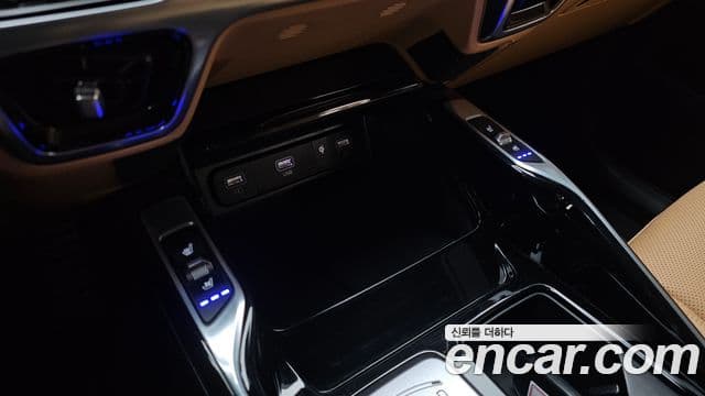Kia Sorento 2023 — ფოტო 2/40