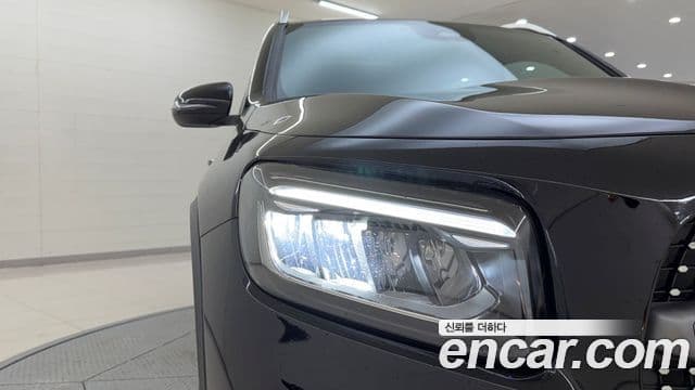 Mercedes-Benz GLB-Class 2025 — ფოტო 8/20