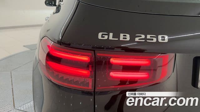 Mercedes-Benz GLB-Class 2025 — ფოტო 9/20