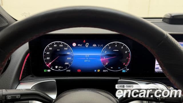 Mercedes-Benz GLB-Class 2025 — ფოტო 13/20