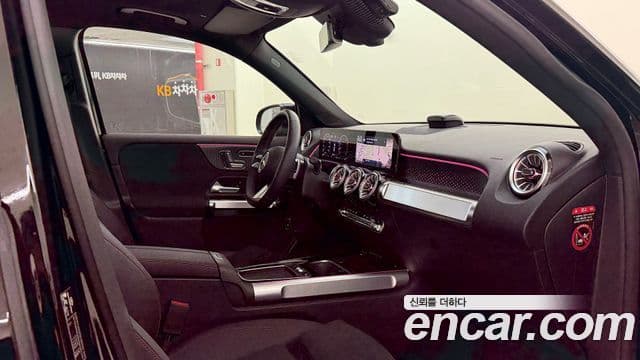 Mercedes-Benz GLB-Class 2025 — ფოტო 16/20