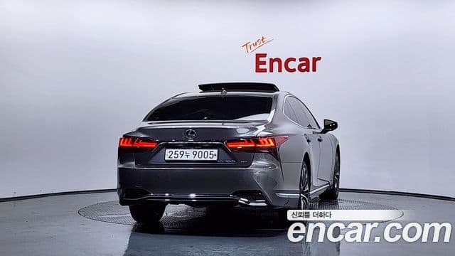 Lexus LS500h 2023 — Şəkil 4/20
