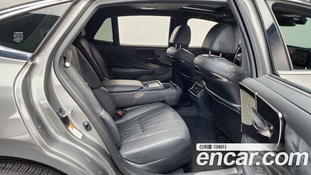 Lexus LS500h 2023 — Şəkil 11/20