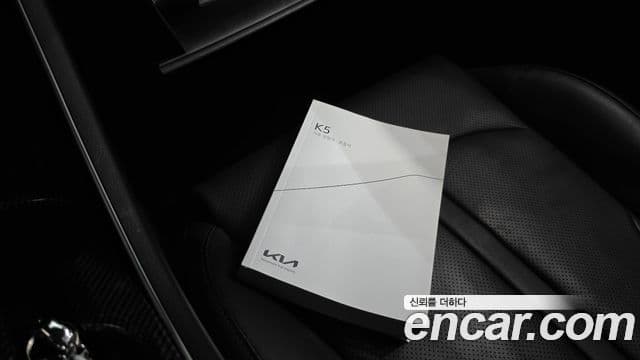 Kia K5 2022 — ფოტო 17/20