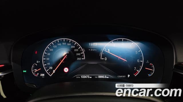 BMW 5 Series 2019 — Şəkil 8/20