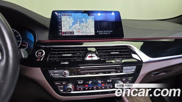 BMW 5 Series 2019 — Şəkil 12/20