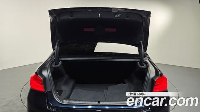 BMW 5 Series 2019 — Şəkil 19/20