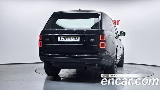 Land Rover Range Rover 2018 — ფოტო 16/20