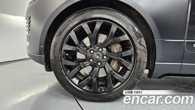 Land Rover Range Rover 2018 — ფოტო 7/20