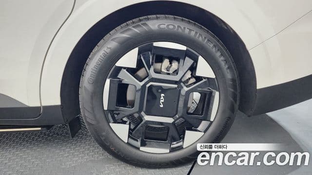 Kia Carnival 2024 — Photo 8/38