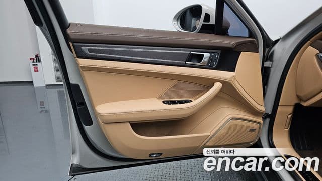 Porsche Panamera 2022 — Photo 14/37