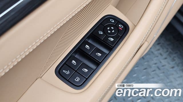 Porsche Panamera 2022 — Photo 30/37