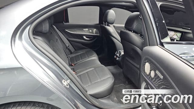 Mercedes-Benz E-Class 2022 — Şəkil 11/20
