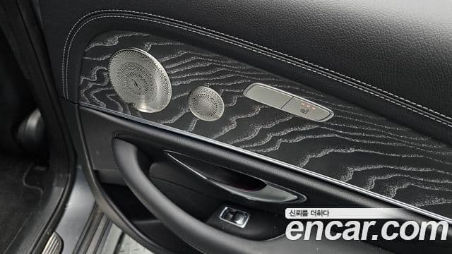 Mercedes-Benz E-Class 2022 — Photo 6/37