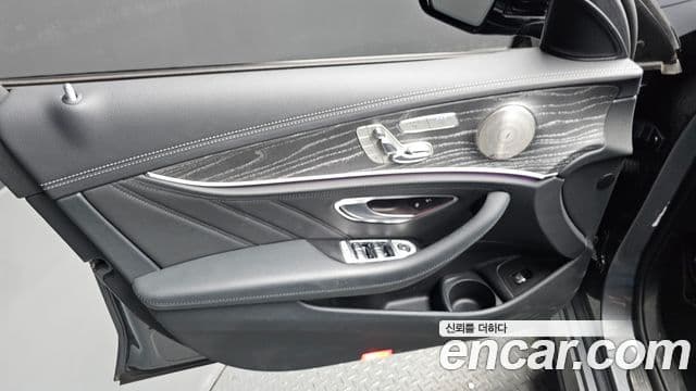 Mercedes-Benz E-Class 2022 — Photo 30/37