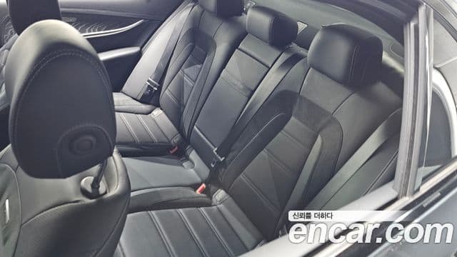 Mercedes-Benz E-Class 2022 — Photo 4/37